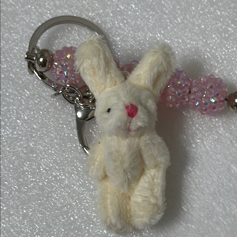 🐰 Adorable Plush Bunny Keychain with Pink Beaded Accents 🐰 - Picture 7 of 10